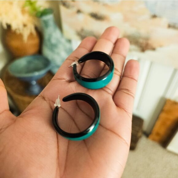 VTG Green & Black Color Block Retro Fashion Hoop Earrings. - Picture 8 of 15